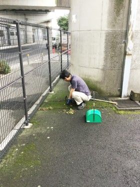 新羽駅周辺の街頭掃除