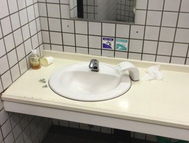 新横浜駅前トイレ清掃