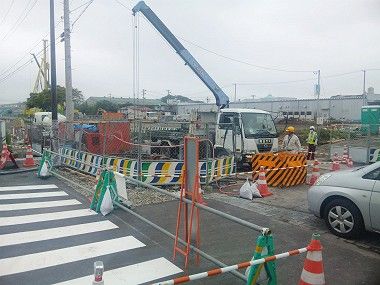 震災で壊れた下水道管をなおしています（塩釜市