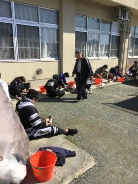 千代中学校でトイレ掃除