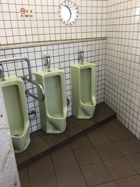 新横浜駅前の街頭清掃と公衆トイレ掃除