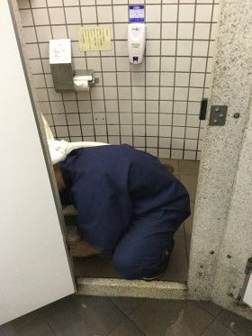 新横浜駅前街頭清掃