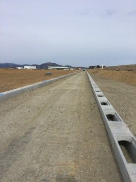 大津波ですべてが流されたところに道路を造っています
