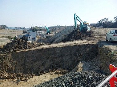 記事タイトル被災地 宮城県七ヶ浜町で災害公営住宅を建設するための造成工事をしています!
