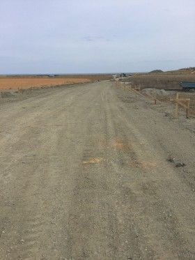 大津波ですべてが流されたところに道路を造っています