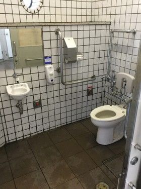 新横浜駅前街頭清掃